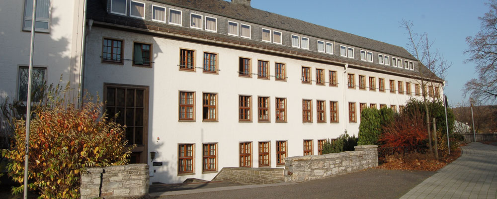 Fenster aus Holz am Gymnasium der Liebfrauen bzw. Malteser in Büren